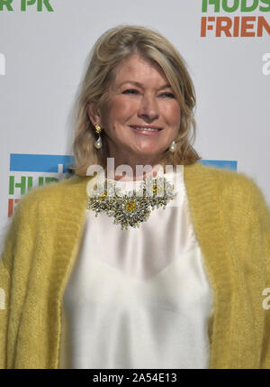 New York, Vereinigte Staaten. 17 Okt, 2019. Martha Stewart kommt auf dem Roten Teppich und den Hudson River Park jährlichen Gala Michael R., Bloomberg, David Chang und Lucy Liu Bei Cipriani South Street in New York City am Donnerstag, Oktober 17, 2019 ehren. Foto von Louis Lanzano/UPI Quelle: UPI/Alamy leben Nachrichten Stockfoto