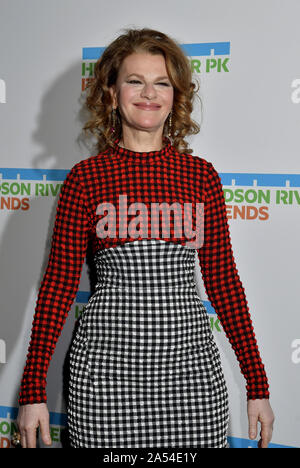 New York, Vereinigte Staaten. 17 Okt, 2019. Sandra Bernhard kommt auf dem Roten Teppich und den Hudson River Park jährlichen Gala Michael R., Bloomberg, David Chang und Lucy Liu Bei Cipriani South Street in New York City am Donnerstag, Oktober 17, 2019 ehren. Foto von Louis Lanzano/UPI Quelle: UPI/Alamy leben Nachrichten Stockfoto