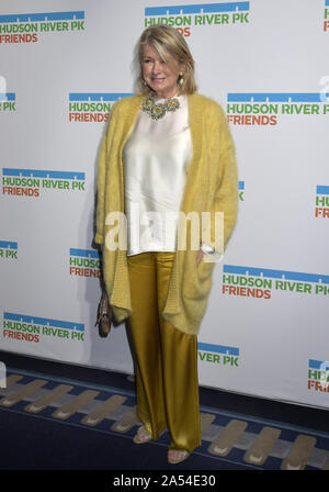 New York, Vereinigte Staaten. 17 Okt, 2019. Martha Stewart kommt auf dem Roten Teppich und den Hudson River Park jährlichen Gala Michael R., Bloomberg, David Chang und Lucy Liu Bei Cipriani South Street in New York City am Donnerstag, Oktober 17, 2019 ehren. Foto von Louis Lanzano/UPI Quelle: UPI/Alamy leben Nachrichten Stockfoto