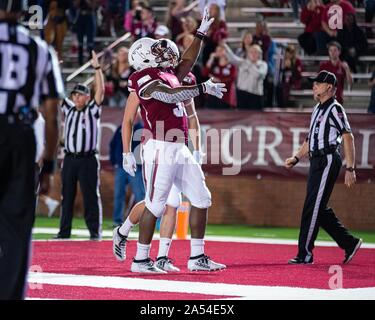 Troy, Alabama, USA. 16 Okt, 2019. Troy, Alabama''" am Mittwoch, den 16. Oktober 2019, die Troy University Trojaner Gastgeber Universität von South Alabama Jaguare in die jährliche Schlacht für den Riemen Rivaly Spiel am Veterans Memorial Stadium. TROY RB TREVON WOOLFOLK feiert nach einem hetzenden Touchdown laufen. Trojaner ziehen spät weg die Jaguare 37-13 zu schlagen. Quelle: Jeremy Raines/ZUMA Draht/Alamy leben Nachrichten Stockfoto