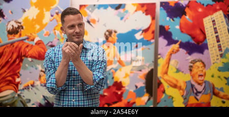 Berlin, Deutschland. 17 Okt, 2019. Der Maler und Künstler Norbert Bisky informiert die Presse über seine doppelte Ausstellung zum Jahrestag des Falls der Berliner Mauer. Credit: Paul Zinken/dpa/Alamy leben Nachrichten Stockfoto