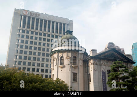 Korea. 16 Okt, 2019. Die Bank von Korea, 16.Oktober 2019: Die Bank von Korea in Seoul, Südkorea. Koreanische Zentralbank am 16. Oktober 2019 senkte die Leitzinsen um einen Viertel Prozentpunkt auf 1,25 Prozent, wobei das Wachstum der lokalen Wirtschaft kann ohne Unterstützung für Schwache Exporte und den inländischen Verbrauch weiter verlangsamen, lokale Medien berichtet. Quelle: Lee Jae-Won/LBA/Alamy leben Nachrichten Stockfoto