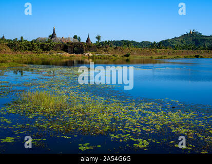 MRAUK U, MYANMAR - ca. Dezember 2017: Blick auf den See Latsay in Mrauk U, Rakhine State. Stockfoto