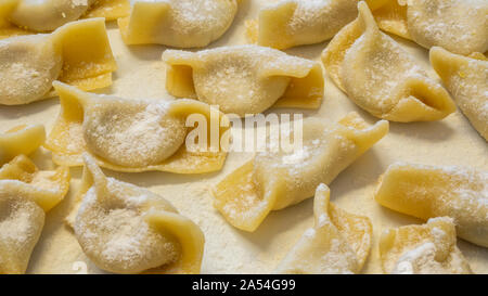 Eine Art Ravioli, casoncelli, hausgemachte traditionelle Speisen der Bergamo, Italien. Köstliche italienische Küche Stockfoto