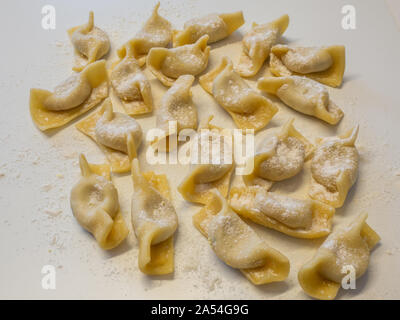 Eine Art Ravioli, casoncelli, hausgemachte traditionelle Speisen der Bergamo, Italien. Köstliche italienische Küche Stockfoto