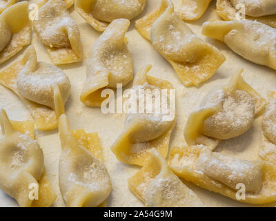 Eine Art Ravioli, casoncelli, hausgemachte traditionelle Speisen der Bergamo, Italien. Köstliche italienische Küche Stockfoto
