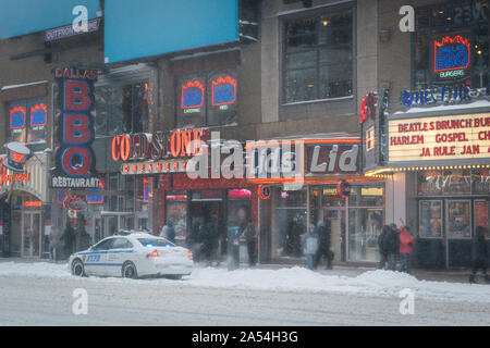 42Nd Street im New Yorker Stadtteil Manhattan bei einem Blizzard Stockfoto