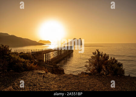 Sonnenaufgang am Strand in Aguilas, Murcia, Spanien Stockfoto