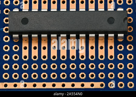 Leiterplatte und Microchip closeup - elektronische Komponente für digitale Geräte, Konzept für die Entwicklung der elektrischen Stromkreise des Steuergeräts Stockfoto