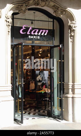 Etam Paris Store im Zentrum, Barcelona gesehen. Stockfoto