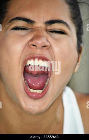 Weibliche Teenager Kreischen Stockfoto