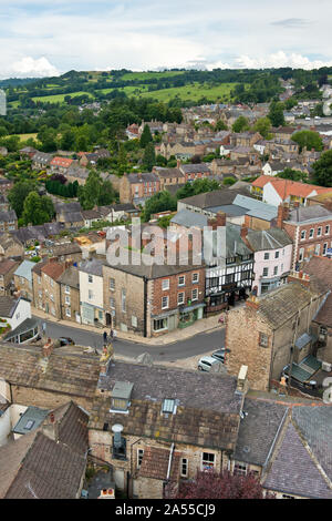 Hohe Blick über Richmond Markt der Stadt von der Kirche halten. North Yorkshire, England, Großbritannien Stockfoto