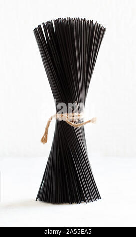 Rohen Tintenfisch schwarze Spaghetti Nahaufnahme Stockfoto