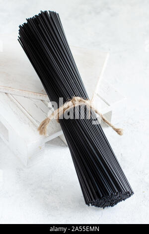 Rohen Tintenfisch schwarze Spaghetti Nahaufnahme Stockfoto