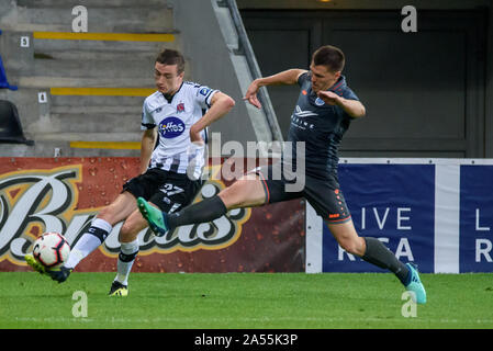 RIGA, Lettland. 17 Juli 2019. Daniel Kelly (L) und Hjalte Rugins (R), während der UEFA Champions League Runde 1 2 bein Fußball-Spiel zwischen RIGA FC und DUNDALK FC. Skonto Stadion, Riga Stockfoto