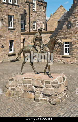 Bronzestatue von Feldmarschall Sir Douglas Haig auf dem Pferd. Die Burg von Edinburgh, Schottland, Großbritannien Stockfoto