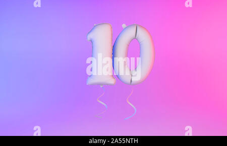 Weiße Zahl 10 Feier Ballon gruss Hintergrund. 3D-Rendering Stockfoto