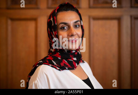 Harrogate, Großbritannien. Okt, 2019 18. Romanautor Ayisha Malik, Autor des Buches Sofia Khan nicht verpflichtet wird, erscheint bei Raworths Harrogate Literaturfestival. Quelle: Russell Hart/Alamy leben Nachrichten Stockfoto