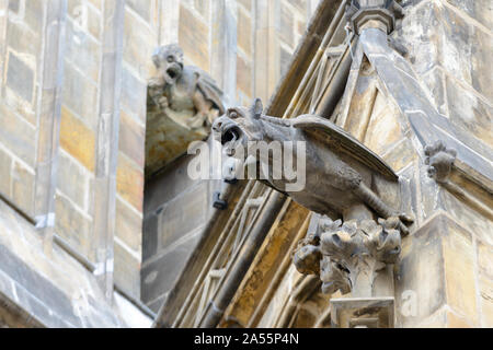 Angaben zu den St. Veitsdom in der Prager Burg. Die Gargoils Stockfoto