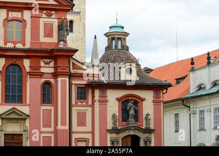 St. George's Basilica. Ist das älteste erhaltene Gebäude der Kirche innerhalb der Prager Burg, Prag, Tschechische Republik. Die Basilika wurde von Vratislaus gegründet ICH Stockfoto