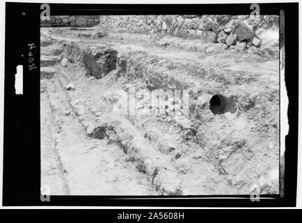 Verschiedene Themen des archäologischen Interesses. Töpferei Aquädukt aus Salomos Pools Stockfoto