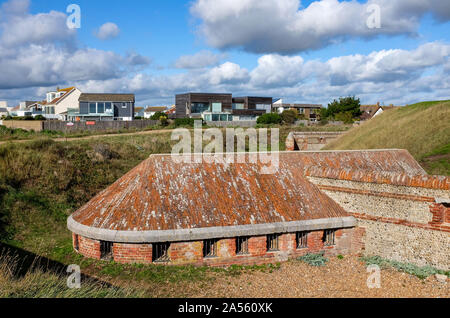 Shoreham durch Sea West Sussex UK-Shoreham Redoubt Fort ist eine defensive Struktur am Eingang Shoreham Hafen, an der Mündung des Flusses Adur Stockfoto