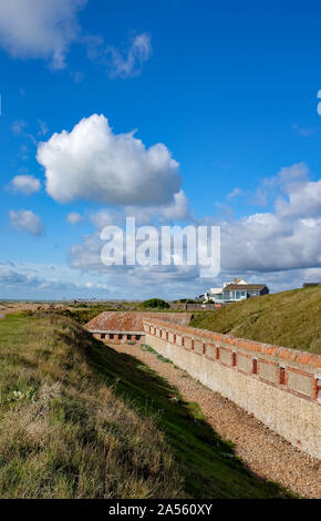 Shoreham durch Sea West Sussex UK-Shoreham Redoubt Fort ist eine defensive Struktur am Eingang Shoreham Hafen, an der Mündung des Flusses Adur Stockfoto