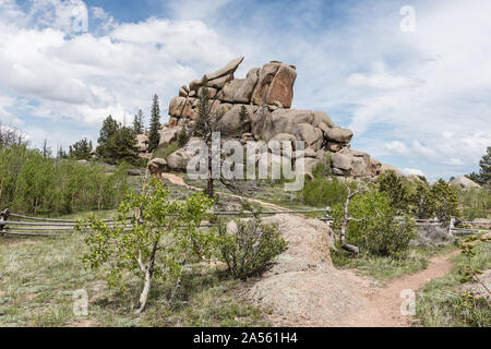 Vedauwoo Turtle Rock, eine sehr hohe Stapel verwitterten Sherman Granit, ist der Eckpfeiler einer 3,2 km langen Weg in der Medizin Bow-Routt National Forest zwischen Laramie und Cheyenne auf dem Albany-Laramie county Line in Wyoming Stockfoto