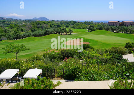 COSTA NAVARINO, Griechenland-6 JUN 2019 - Blick auf den Golfplatz an der Costa Navarino, A Luxury Resort Komplex (Westin und Romanos Hotels von Marriott verwaltet werden). Stockfoto