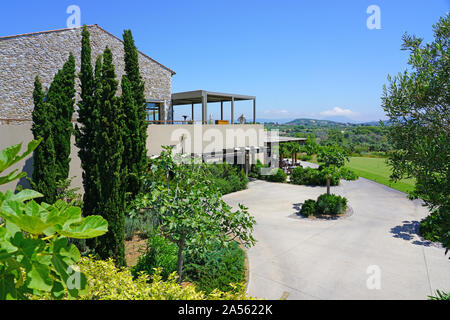 COSTA NAVARINO, Griechenland-6 JUN 2019 - Blick auf den Golfplatz an der Costa Navarino, A Luxury Resort Komplex (Westin und Romanos Hotels von Marriott verwaltet werden). Stockfoto