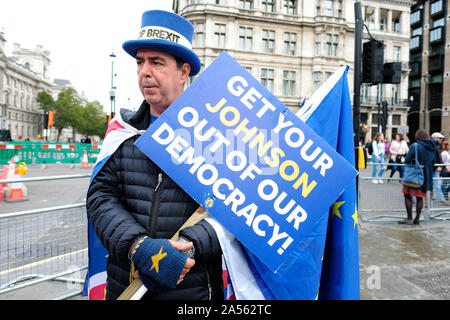 Steve Bray führenden Stop Brexit Aktivist in Parliament Square Westminster London UK im Oktober 2019 Stockfoto