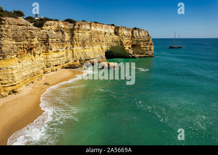 Die Küste der südlichen Region Algarve in Portugal Stockfoto