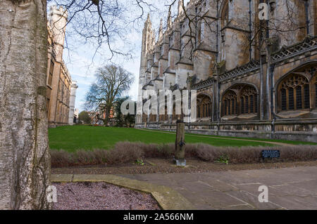 Herrliche Cambridge Innenhof mit spektakulärer Architektur. Die Erkundung der Cambridge Universität und Hochschulen an einem Frühlingstag. Cambridge City Stockfoto