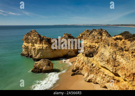 Ocean View zu den Klippen an der südlichen Portugal Stockfoto