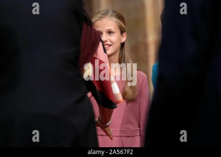 Oviedo, Spanien; 10/18/2019. - Previus auf die Zeremonie der Prinzessin von Asturien Auszeichnungen von Spanien, dies ist das erste Mal und die erste formelle Akt der Prinzessin, König Felipe VI von Queen Letizia und ihren Töchtern Leonor Prinzessin von Asturien und Sofia infanta begleitet. Sie erhalten verschiedene soziale Gruppen in Publikum an der Reconquista Hotel in der Stadt von Oviedo. foto: Juan Carlos Rojas/Picture Alliance | Verwendung weltweit Stockfoto