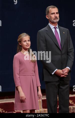 Oviedo, Spanien; 10/18/2019. - Previus auf die Zeremonie der Prinzessin von Asturien Auszeichnungen von Spanien, dies ist das erste Mal und die erste formelle Akt der Prinzessin, König Felipe VI von Queen Letizia und ihren Töchtern Leonor Prinzessin von Asturien und Sofia infanta begleitet. Sie erhalten verschiedene soziale Gruppen in Publikum an der Reconquista Hotel in der Stadt von Oviedo. foto: Juan Carlos Rojas/Picture Alliance | Verwendung weltweit Stockfoto