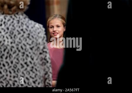 Oviedo, Spanien; 10/18/2019. - Previus auf die Zeremonie der Prinzessin von Asturien Auszeichnungen von Spanien, dies ist das erste Mal und die erste formelle Akt der Prinzessin, König Felipe VI von Queen Letizia und ihren Töchtern Leonor Prinzessin von Asturien und Sofia infanta begleitet. Sie erhalten verschiedene soziale Gruppen in Publikum an der Reconquista Hotel in der Stadt von Oviedo. foto: Juan Carlos Rojas/Picture Alliance | Verwendung weltweit Stockfoto