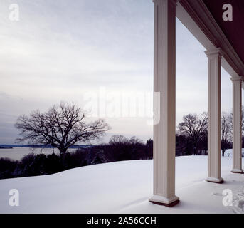 Blick von der Veranda von George Washington's Mount Vernon, Virginia home an einem Wintertag Stockfoto