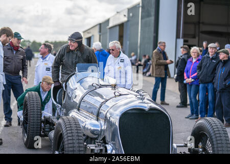 OLD WARDEN, BEDFORDSHIRE, GROSSBRITANNIEN, 6. OKTOBER 2019. 24 Liter Napier Railton.Renntag bei Shuttleworth. Stockfoto