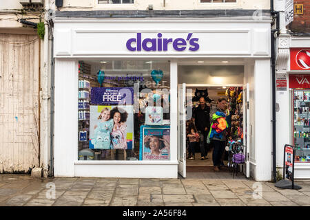 Der Claire Store verkauft Mode Accessoires auf peascod Straße in Windsor, Großbritannien Stockfoto