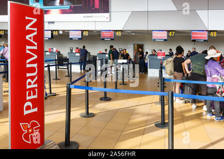 Lima, Peru - Februar 2, 2019: Peruanische Check-in am Flughafen Lima (LIM) in Peru. Stockfoto