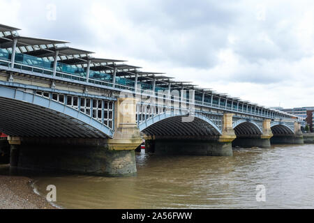 Blackfriars Bridge in London, England. Stockfoto