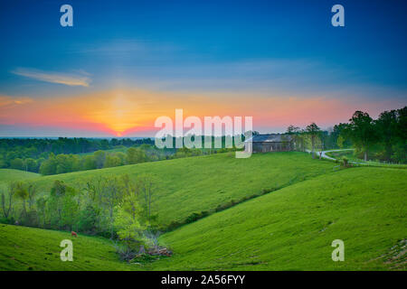 Sonnenaufgang über Kentucky Farm. Stockfoto