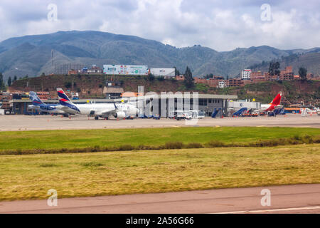 Cusco, Peru - Februar 2, 2019: Terminal des Flughafen Cusco (CUZ) in Peru. Stockfoto