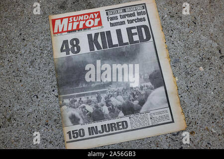Eine britische Zeitung Schlagzeile Reporting der Brand in Bradford City Valley Parade Fußballstadion am 11. Mai 1985.