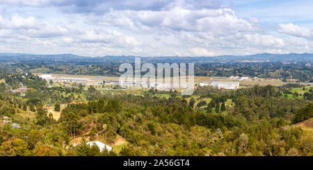 Medellin, Kolumbien - Januar 25, 2019: Panoramablick von Medellin Flughafen (MDE) in Kolumbien. Stockfoto