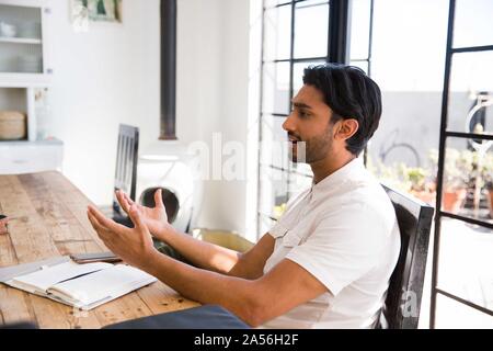 Unternehmer im Büro treffen Stockfoto