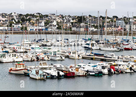 Camaret-sur-Mer, Frankreich. Boote und Yachten in der Marina Stockfoto