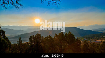 Sonnenaufgang über Cimarron Ridge Colorado. Stockfoto