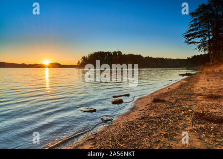 Sonnenuntergang auf Cave Run See, KY. Stockfoto